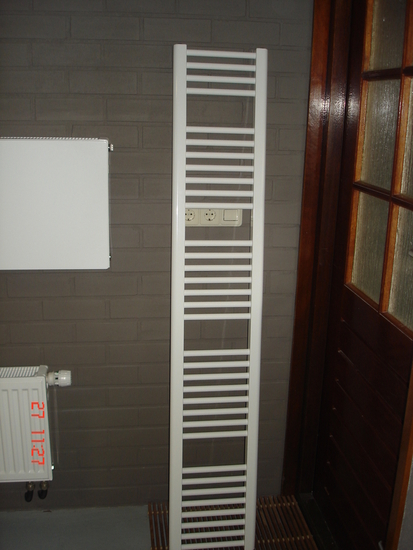 Badkamer radiator 73cm hoog x 30cm breed in het wit met 300 Watt, dassie radiatoren - Radiatoren | Radiatoren voor een goede prijs!